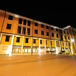 Roxy Plaza Hotell
