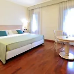 Roxy Plaza Hotell