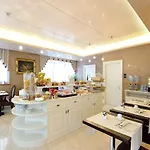 Roxy Plaza Hotell 4*
