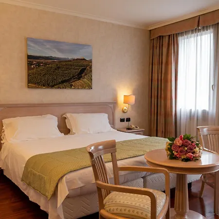 Roxy Plaza 4*