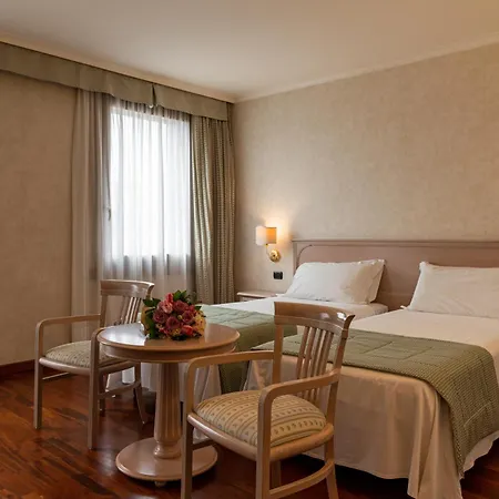 Roxy Plaza Hotel