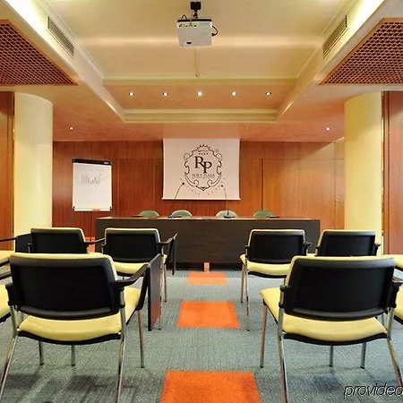 Roxy Plaza Hotel 4*
