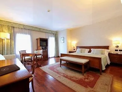 Roxy Plaza Hotel