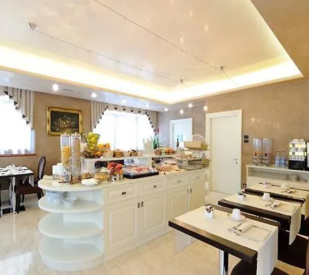 Roxy Plaza Hotel 4*
