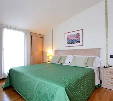 Hotel Roxy Plaza 4*