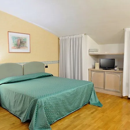 Roxy Plaza Hotel