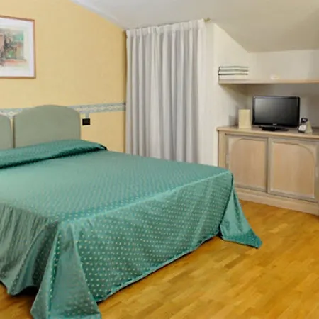 Hotel Roxy Plaza 4*