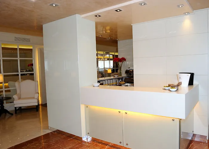 Roxy Plaza Hotell 4*