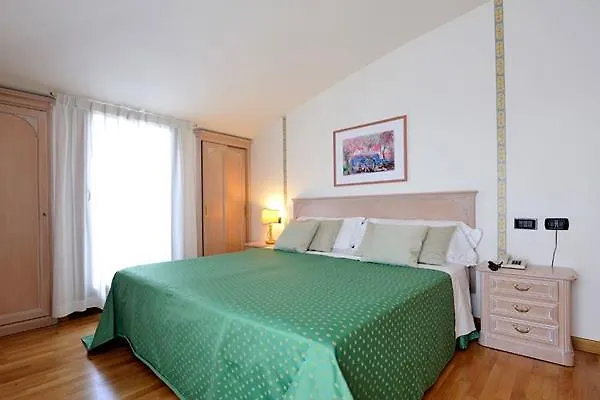 Hotell Roxy Plaza 4*