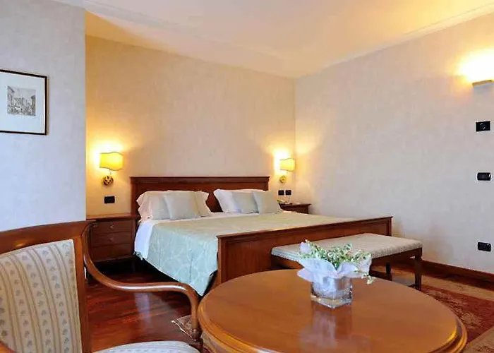 Roxy Plaza Hotell 4*