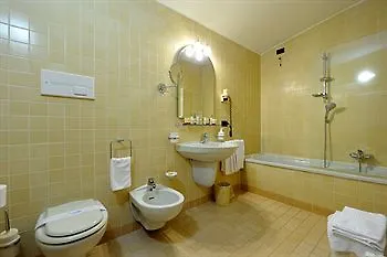 Roxy Plaza Hotell 4*