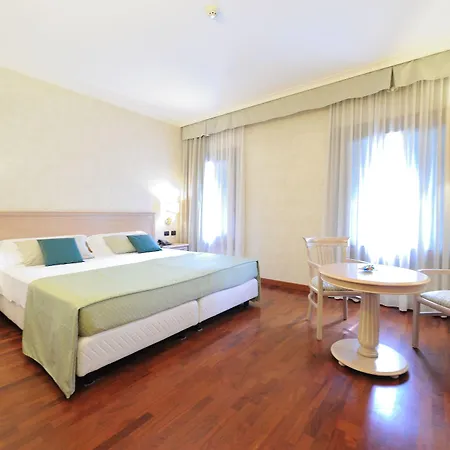 Roxy Plaza 4*