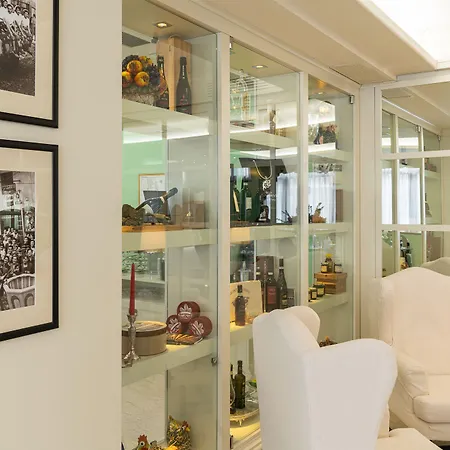 Roxy Plaza Hotel 4*