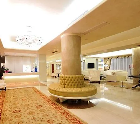 Roxy Plaza