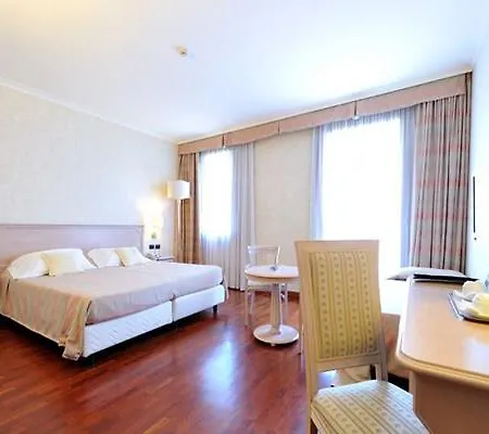 Roxy Plaza Hotel 4*