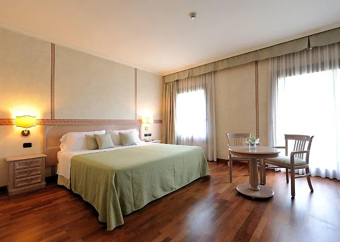 호텔 Roxy Plaza 4*