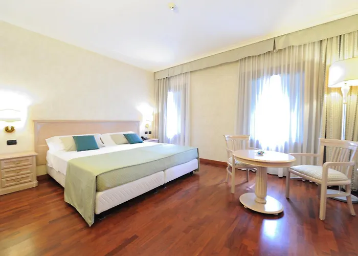 Roxy Plaza 4*