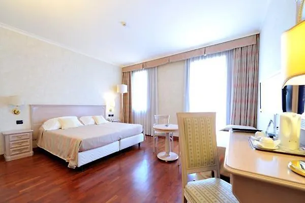 Roxy Plaza 호텔 4*